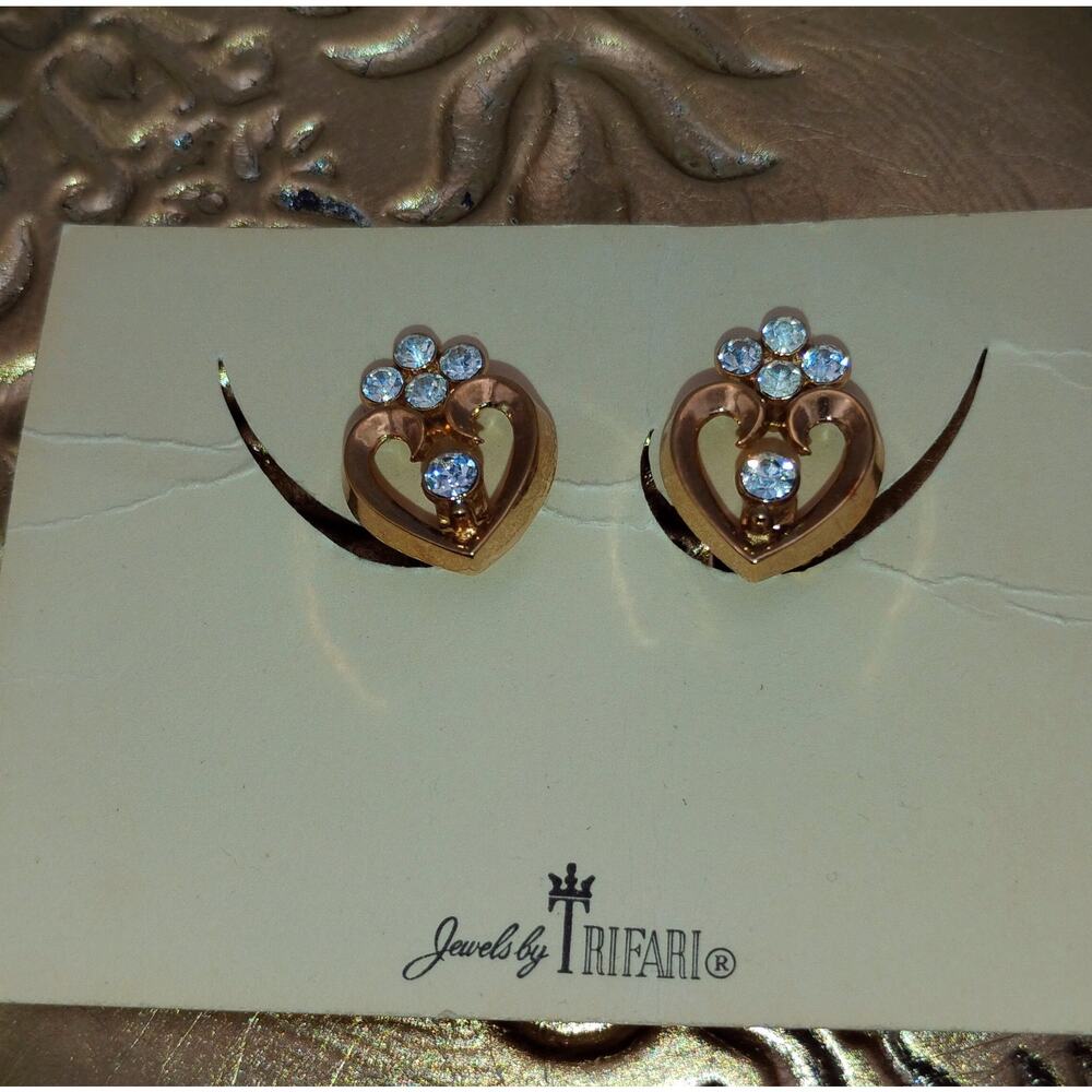 Vintage Crown Trifari Heart Rhinestone Clip Earrings NOS On Card Gold